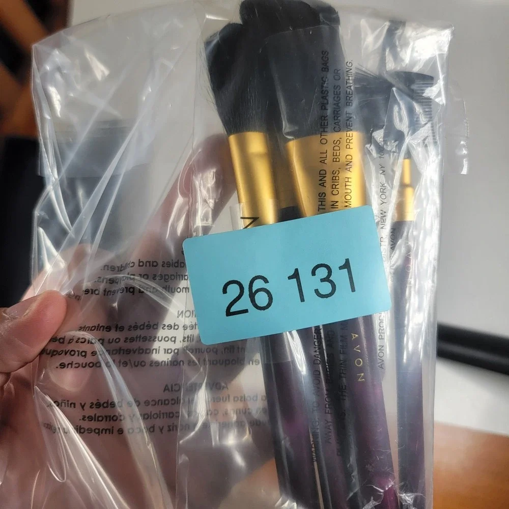 Avon Makeup Brush Set Unused  4 Brushes Blush Lips Brows